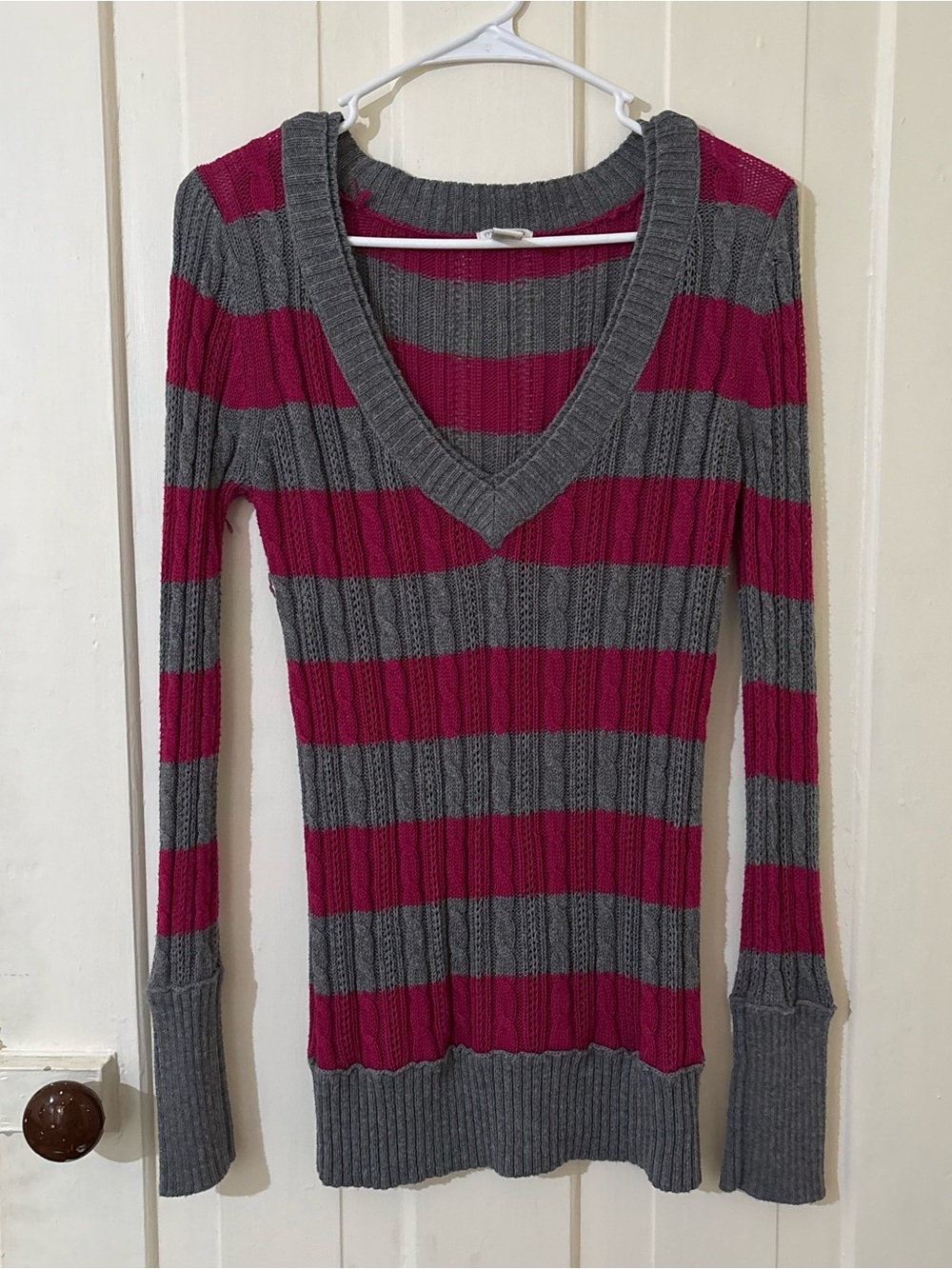 Y2K Maurices Ribbed V-Neck Striped Sweater in Gray and Magenta